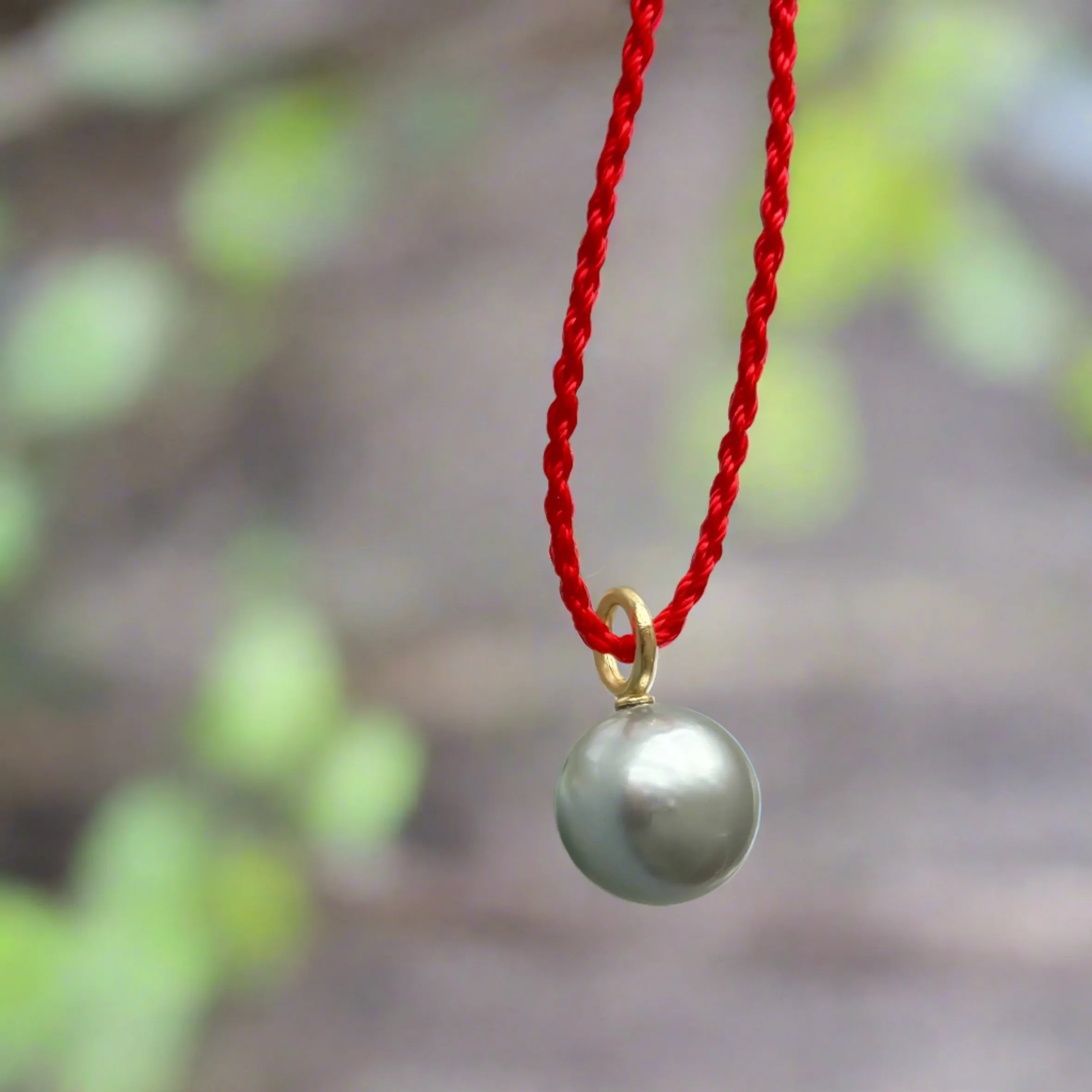 BIG SIVER TAHITIAN PEARL ON A BIG GOLD PENDANT BAIL