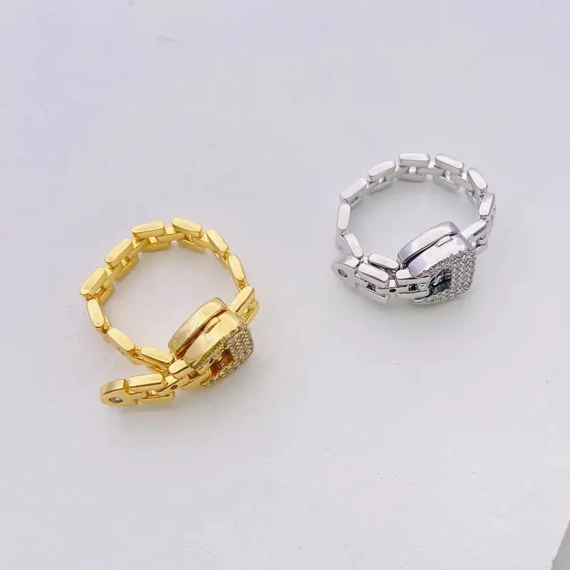 Soft Chain Snake Bracelet: Adjustable Length & Unique Horseshoe Design